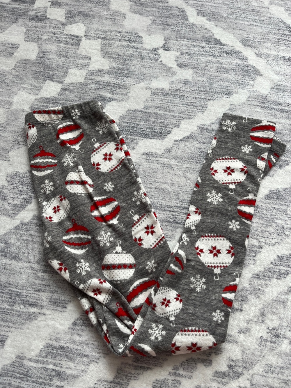 SO Gray Holiday Ornament Print Leggings
